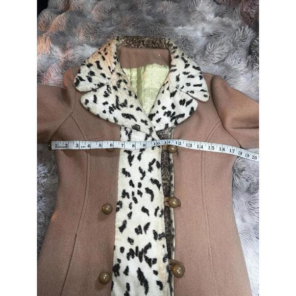 Chic Vintage Glamour: 1960s Camel Coat with Faux Leopard Fur Trim, S/M - Picture 9 of 15